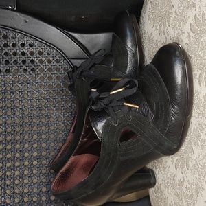 Clarks leather pumps size 7.5M